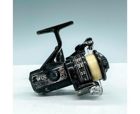 All metal construction with ball bearing drive, skirted metal spool, fast cast and self center system. Includes convenient pu