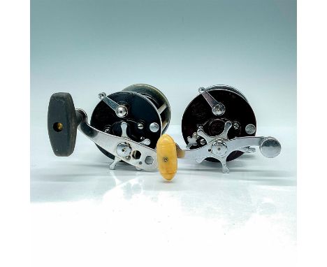 Lot of two great Penn Squidder #140 reels, with steel gears, chrome on brass, and Bakelite spools. Depiction of Fisherman wit