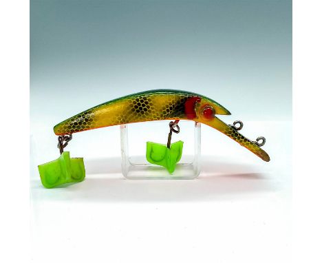 Curved wooden body with two treble hooks, dive lip, beautifully painted in green, yellow scale. Dimensions: 7"LCountry of Ori