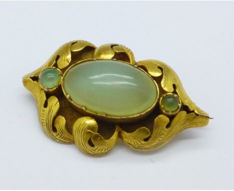 A Victorian yellow metal and opal set brooch, 5.3g