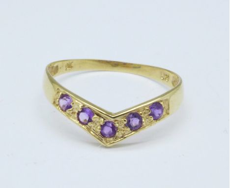 A 9ct gold and amethyst ring, 0.9g, O
