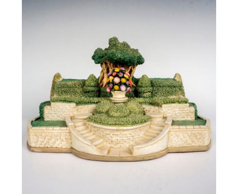 Historical series; made to display miniatures. Includes a mini flower bouquet to be displayed. Goebel factory label. Dimensio