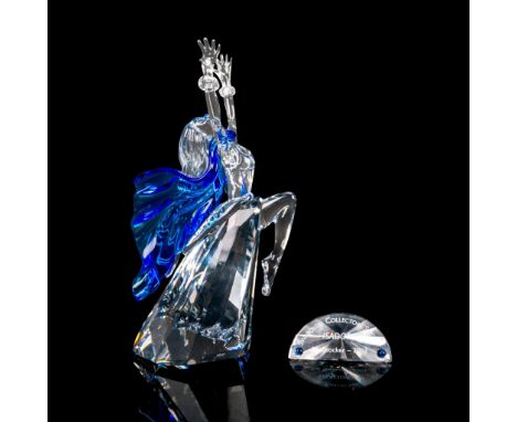 First of the Magic of Dance trilogy. Depicts a dancer with clear facets and blue crystals. Her bracelets are moveable. Swarov
