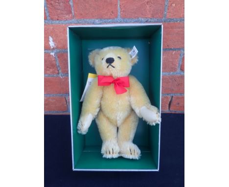 A STEIFF 'WILLIAM SHAKESPEARE' BLOND MOHAIR TEDDY BEAR limited edition 109 of 2000, boxed 