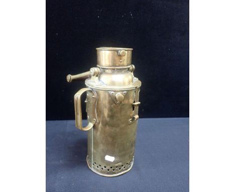 A PORTABLE MARINE SIGNAL LAMP brass, complete, as used in White Star Line, 333cms height