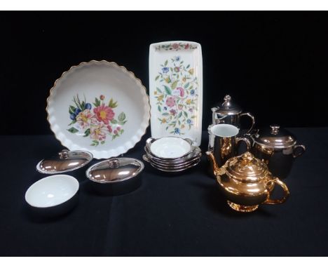 A QUANTITY OF ROYAL WORCESTER GILDED AND SILVERED WARE to include a coffee pot, a gold teapot and other silver colour items