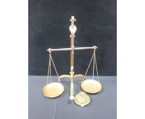 A SET OF BRASS BULLION SCALES BY VANDOME, TITFORDS &amp; PAWSON London, with Sovereign weights (3 up to 200) by Legrave and C