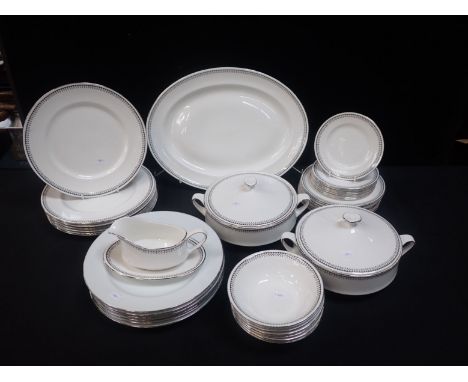 PARAGON 'OLYMPUS' DINNER SERVICE to include two serving dishes(one seconds) with Royal Worcester dinner plates (6)