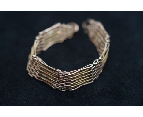9ct Gold gate bracelet Weight 19.2 g Clasp A/F