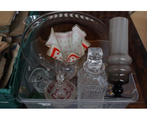 Box of glass ware to include a retro handkerchief bowl &amp; decanter 