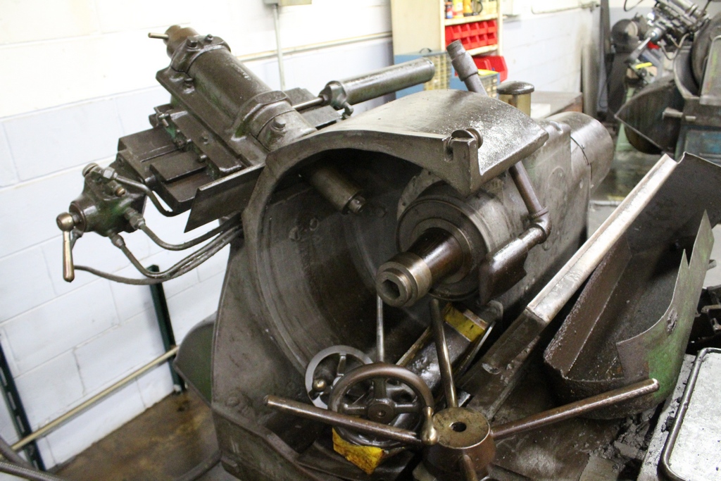 CINCINNATI NO. 2 CENTERLESS GRINDER (PARTS MACHINE)