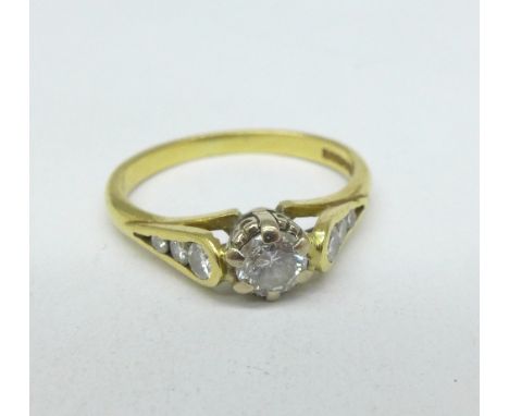 An 18ct gold and diamond ring with diamond shoulders, 3.1g, M