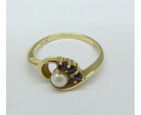 A 9ct gold, garnet and pearl ring, 2.1g, N