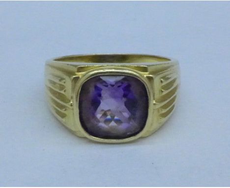 An 18ct gold and amethyst ring, 8.6g, U