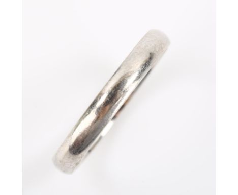 A platinum wedding band ring, band width 2.5mm, size I, 2.4gNo damage or repairs, only light surface wear, mark clear, stampe