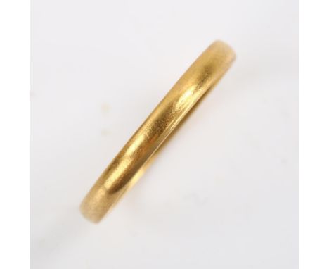 An early 20th century 22ct gold wedding band ring, maker's marks KBSP, hallmarks Birmingham 1933, band width 2.3mm, size M, 1