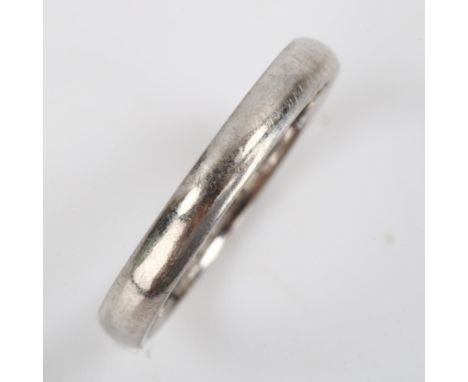 A platinum wedding band ring, band width 2.5mm, size I, 2.5gNo damage or repairs, only light surface wear, mark clear, stampe