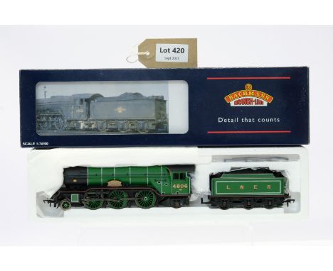 Manufacturer  - Bachmann | Description - Gresley V2 2-6-2 4806 "Green Howard" &amp; stepped tender in LNER Darlington green |