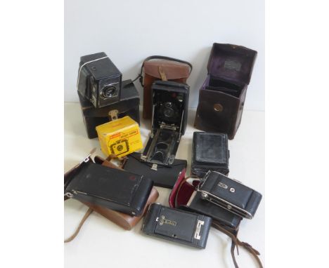 MISC. OLD CAMERAS INC. VOIGTLANDER FOLDING PLATE, COERZ, COMPUR, AGFA, KODAK INC. BROWNIE HOLIDAY CAMERA IN ORIGINAL BOX, SOM