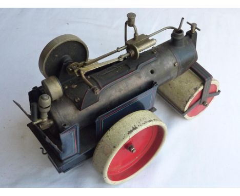 A DC GERMANY STEAM ROLLER TRACTION ENGINE, INCOMPLETE, WHITE ROLLERS UNTESTED CONDITION. WITH DC MAKERS BADGE ON SMOKE BOX