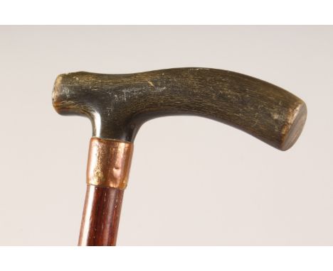 A SMALL HORN HANDLED WALKING STICK. 32.5ins long.