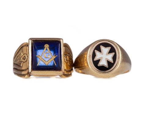 SWIVEL SIGNET RING,with Knights of Malta cross to one side, blank to the other, in nine carat gold, size V, 7.4g, along with 