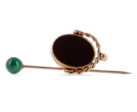 HARDSTONE SWIVEL FOB,in nine carat rose gold, 6.6g, along with a malachite stick pin, 1.8g (2)