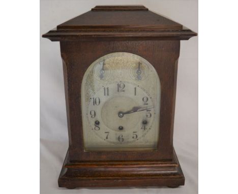 Early 20th century bracket clock in an oak case with a chiming mechanism