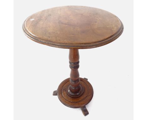 A 19th century mahogany circular lamp table, on turned column with platform base, W55cm, H72cm 