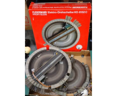 2 x Fleischmann turntable  