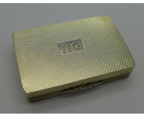 A silver snuff box or pill box, engine turned, Edinburgh 2000, 82g, with initials, 64 x 41 x 13mm