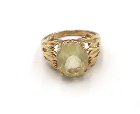 A 9ct gold yellow gem dress ring. Size O 1/2. Weight 4.82 grams. 