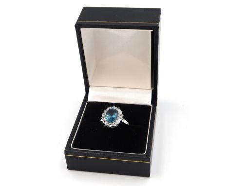 A 9ct gold light and dark blue topaz cluster ring. Weight 2.78 grams. 