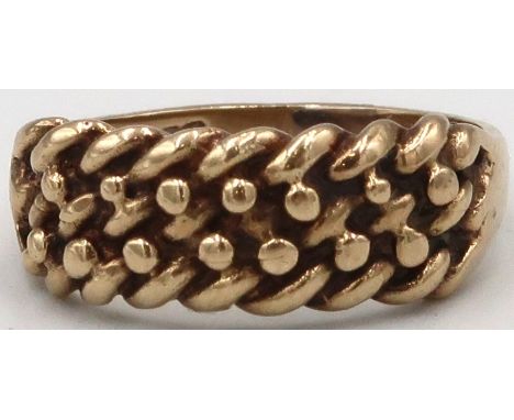 A 9ct yellow gold ring with rope twist to shoulder size O 4.0grams 