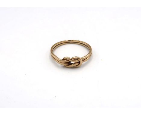 A 9ct gold knot ring. Size R. approx 2.12 grams 