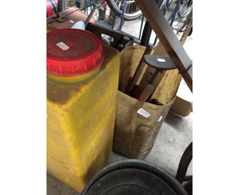 PLASTIC CONTAINER AND TUB OF TOOLS