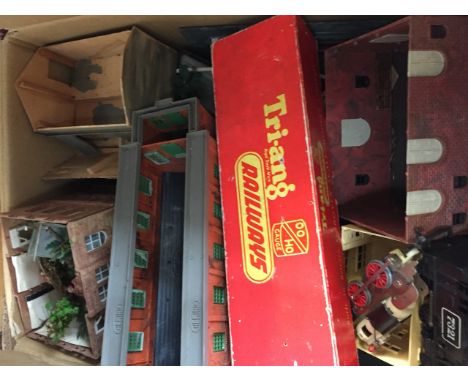 BOX OF MODEL RAILWAY BUILDINGS, TRIANG ENGINE ERC
