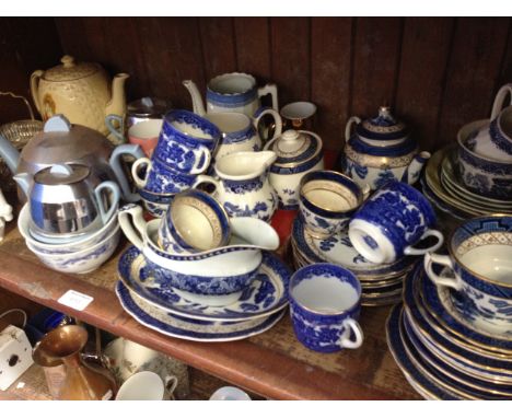 SHELF OF BLUE AND WHITE POTTERY AND TEA WARE