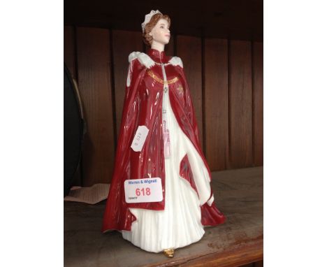 MODERN WORCESTER FIGURE OF THE QUEEN