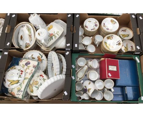 A large qty of Royal Worcester Evesham dinner and tea wares, place mats, coasters, tureens etc (Q)