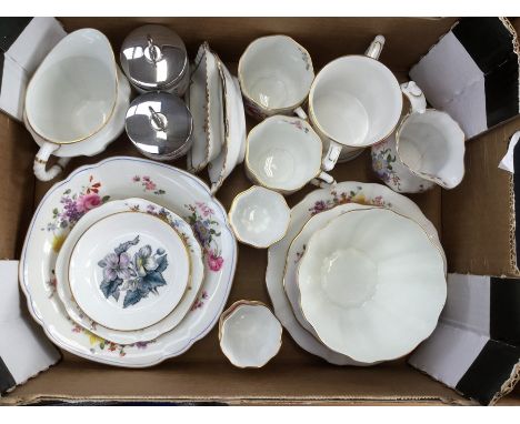 Royal Crown Derby Posies, including teacups and saucers, trinket dishes, pin dishes, bowls, jugs (some seconds), Royal Worces