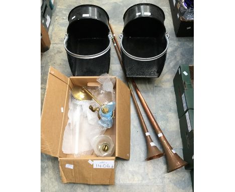 A Victorian style brass wall light with glass shades; two long hunting / French horns and two painted metal coal skuttles (5)