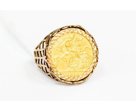 ***AUCTIONEER TO ANNOUNCE AMENDED DESCRIPTION&nbsp; HALF SOVEREIGN NOT FULL SOVEREIGN*** A 1914 Sovereign mounted in a pierce