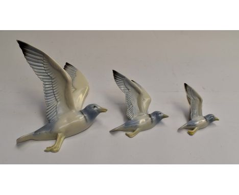 Poole pottery graduated set of 3 flying seagulls, designed and modelled by John Adams assisted by Harry Brown (3)Condition: A