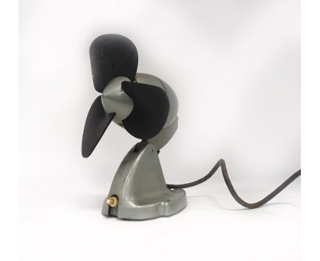 A Kingsway 8 electric desk fan CONDITION REPORT: Working order not guaranteed. Sold as a collector's item.