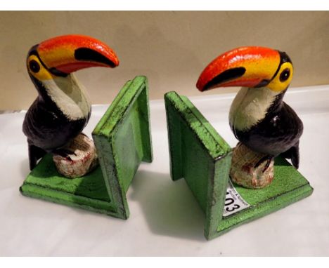 Cast iron Guinness toucan bookends, H: 15 cm. UK P&amp;P Group 1 (£16+VAT for the first lot and £2+VAT for subsequent lots) 