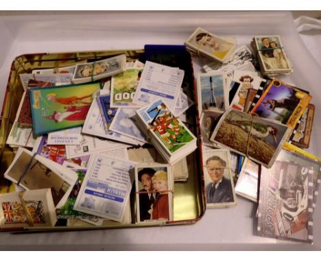 Collection of trade, tea and cigarette cards. UK P&amp;P Group 1 (£16+VAT for the first lot and £2+VAT for subsequent lots) 