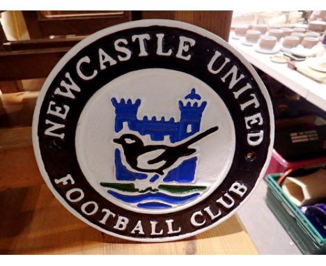 Cast iron Newcastle United FC plaque, D: 30 cm. UK P&amp;P Group 1 (£16+VAT for the first lot and £2+VAT for subsequent lots)