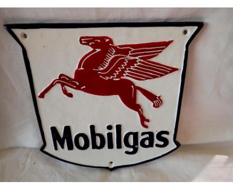 Cast iron Mobilgas sign, L: 25 cm. UK P&amp;P Group 1 (£16+VAT for the first lot and £2+VAT for subsequent lots) 