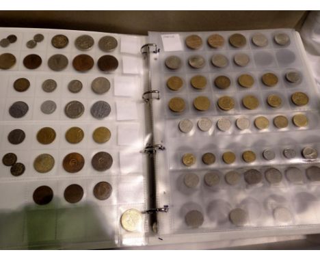 Collection of UK and world coins. UK P&amp;P Group 2 (£20+VAT for the first lot and £4+VAT for subsequent lots) 